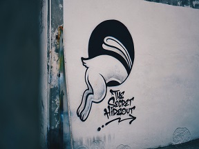 What are the advantages and disadvantages of wall stickers?