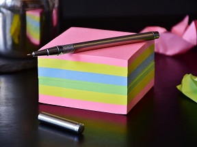 3 uses of post-it notes for reading and writing